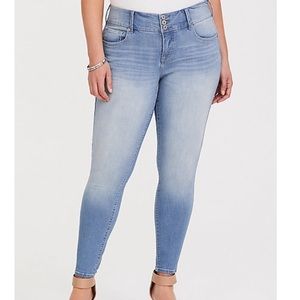 Light washed denim jeans